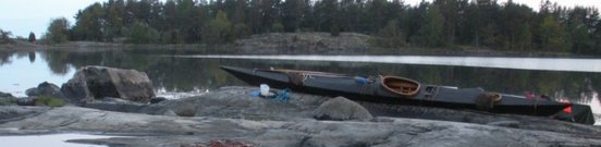 Grønlandsk kajak på tur i  svensk skærgår
